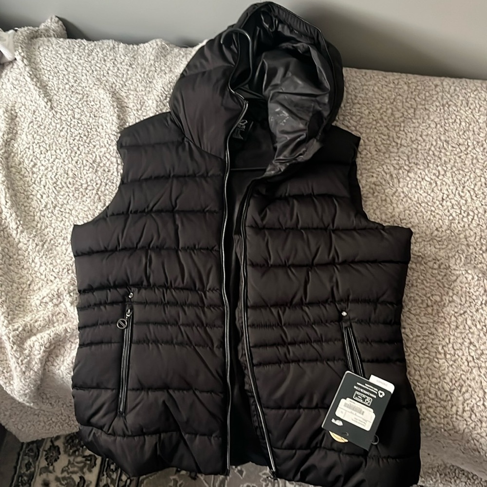 Large blacker puffer vest